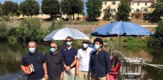 La ‘zattera-battello’ che unisce Limite e Tinaia diventa simbolo dei Contratti di Fiume del Patto per l’Arno