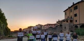 I Consiglieri comunali di Montelupo si incontrano sulla Pesa con l’obiettivo di riportare attenzione sulla situazione del torrente