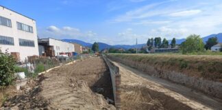Procedono senza sosta anche in agosto i lavori di sponda sullo Iolo a Casale nel comune di Prato