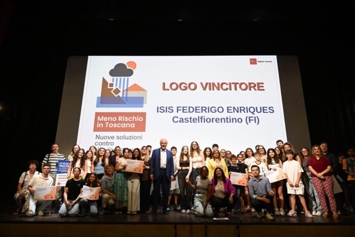 Foto ragazzi e logo vincitore Meno Rischio In Toscana_16.06.2025